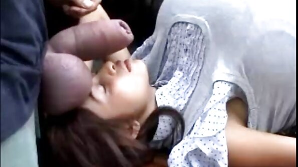 Young PAWG Melody Marks โดนกระแทกในห้องนั่งเล่น